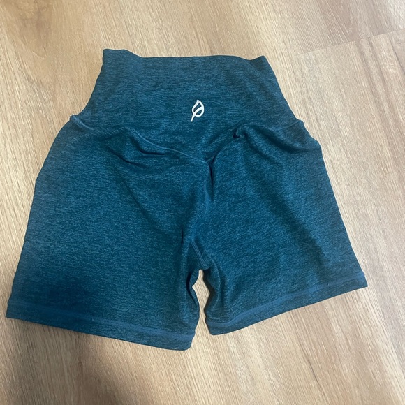 P’tula bare - Picture 2 of 2